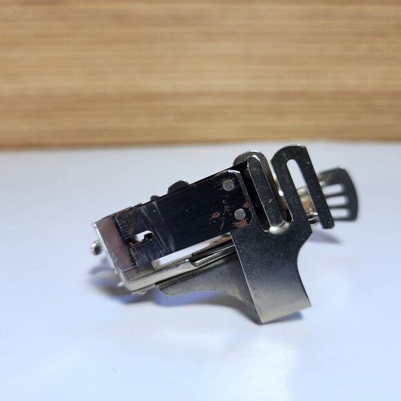 Singer Ruffler Foot Attachment 1261 For Singer Sewing Machine - Picture 7 of 7
